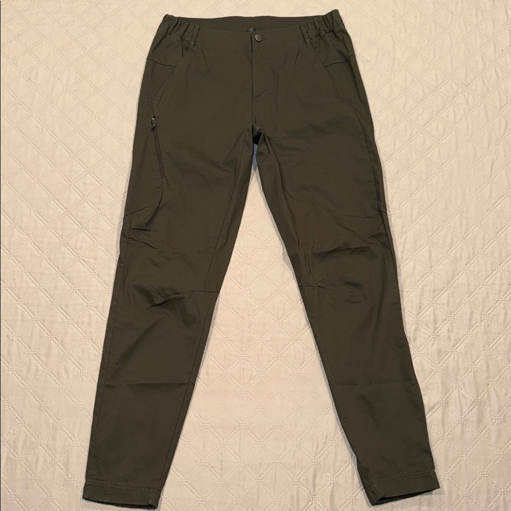 lululemon athletica Men's Olive Green Cargo Pants.